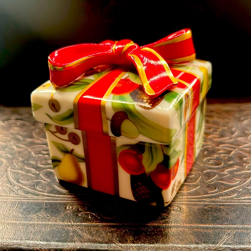 Tiffany & Co. Garland Holiday box